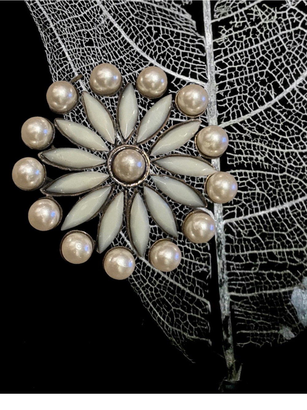 Classic Vintage White Faux Pearl Flower Brooch - Unbranded